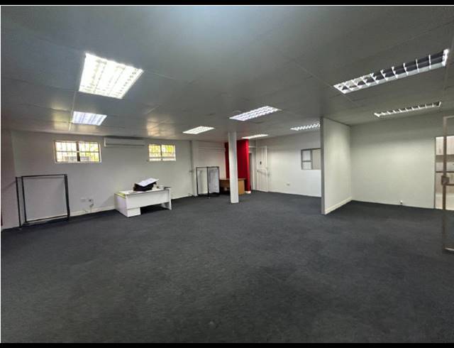 180M² OFFICE TO LET IN WESTVILLE